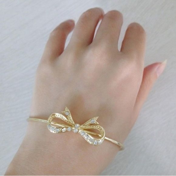 Expandable Bow Bangle Bracelet. - Picture 5 of 5